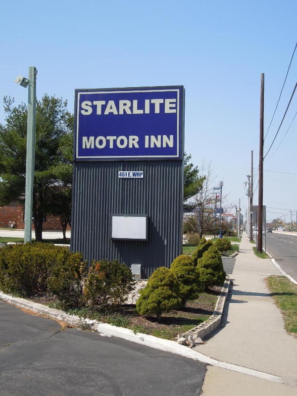 Starlite Motor Inn image 1